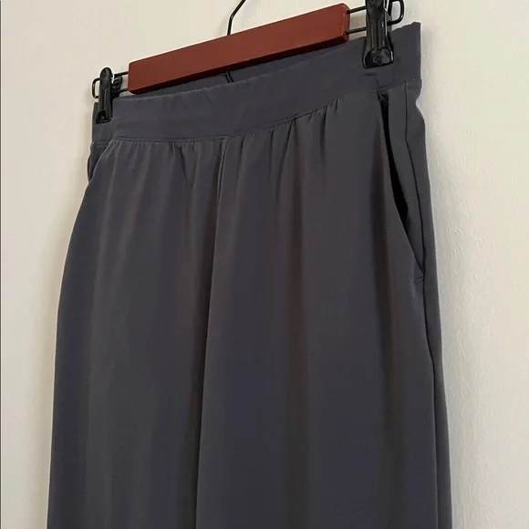 Uniqlo Women's Charcoal Jogger Pants - Picture 5 of 15